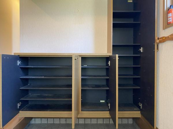 望みが丘中古のその他|シューズボックスがたくさんの靴をすっきりと収納し、家族全員の靴がきちんと整理されます。靴の収納に悩むことや玄関が混雑する心配もありません！家族全員が快適に使えるスペースになっています♪