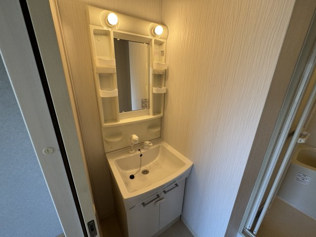 メゾン桜塚の独立洗面台