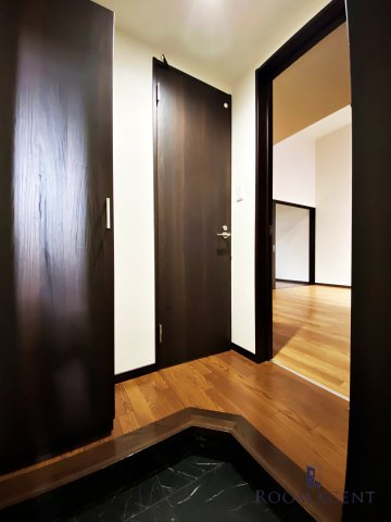 Ampio高畑の玄関