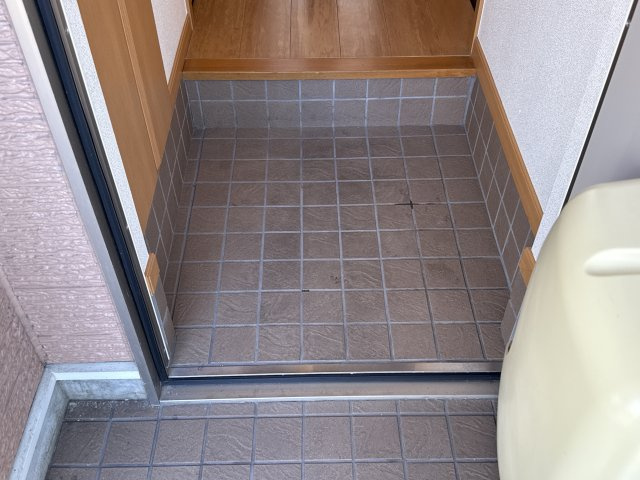 スカイルーム南条の玄関
