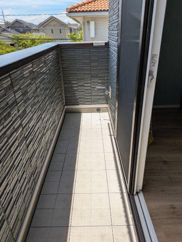 岡山市南区築港緑町3丁目 中古住宅のバルコニー|◆南側に面した日当たりの良いバルコニーです。