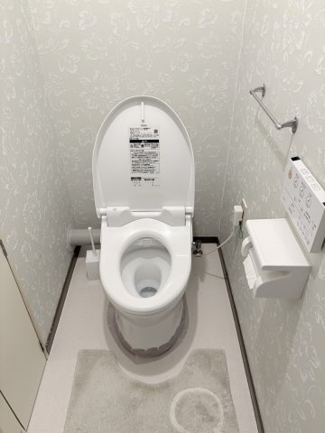 芳川ハイツ4号棟　3階のトイレ|トイレはウォッシュレット付きです。