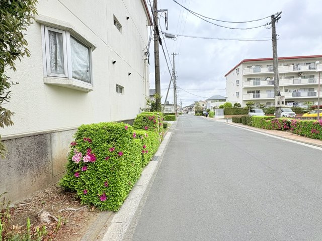 芳川ハイツ4号棟　3階の周辺|周辺道路も整っています。