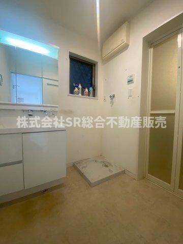 横小路町4丁目中古戸建の脱衣所|脱衣スペース広めです！