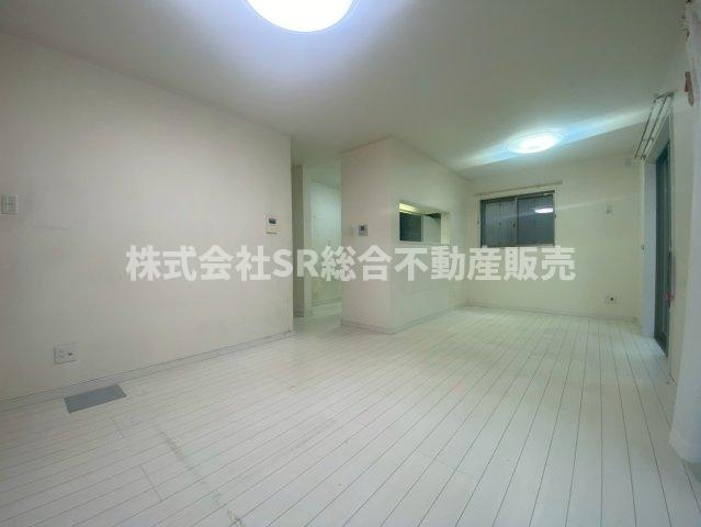 横小路町4丁目中古戸建の居間・リビング|ゆったり過ごせる居間です