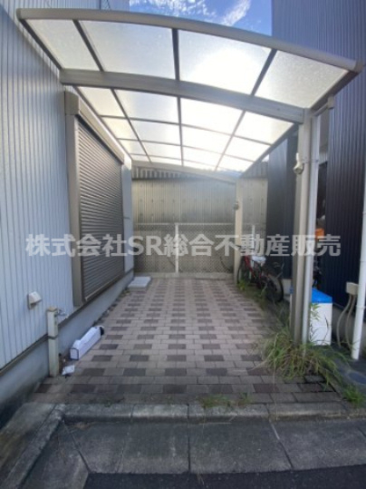 横小路町4丁目中古戸建の駐車場|もう1台分もカーポート付きです♪