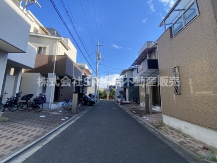 横小路町4丁目中古戸建の前面道路含む現地写真|前面道路含む現地写真です
