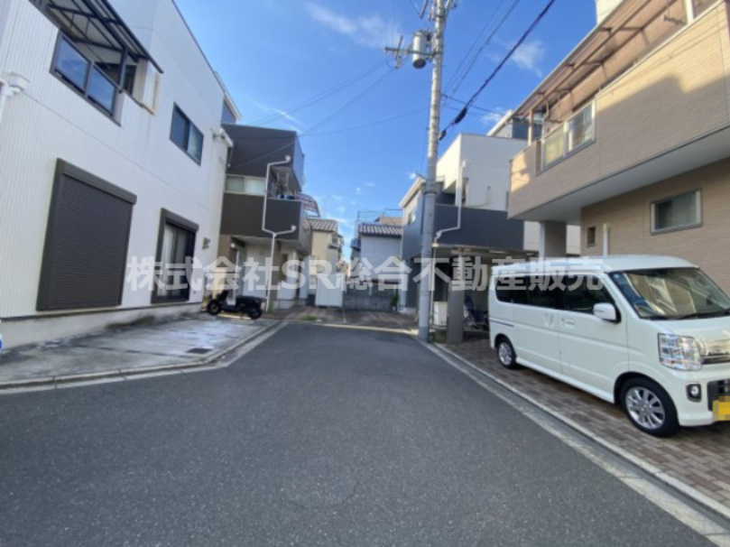 横小路町4丁目中古戸建の前面道路含む現地写真|前面道路含む現地写真です