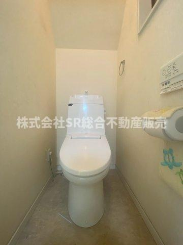 横小路町4丁目中古戸建のトイレ|トイレが2か所にあり、朝の身支度がスムーズに行えます！