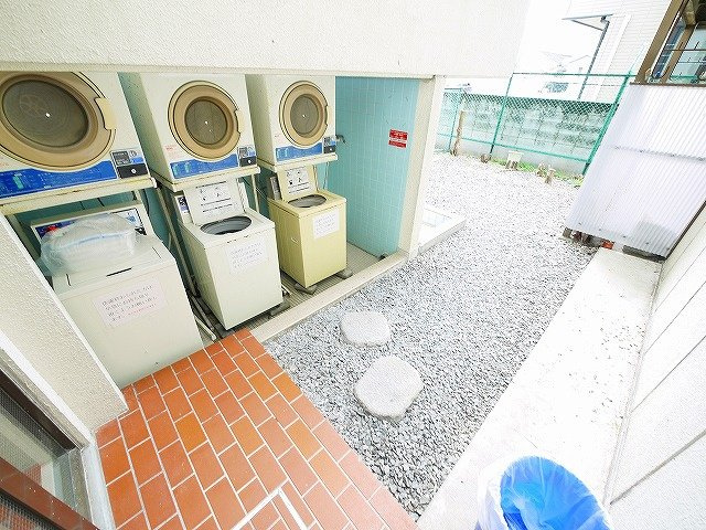 メゾンアンテルナ奈良のその他共用部分|コインランドリーです