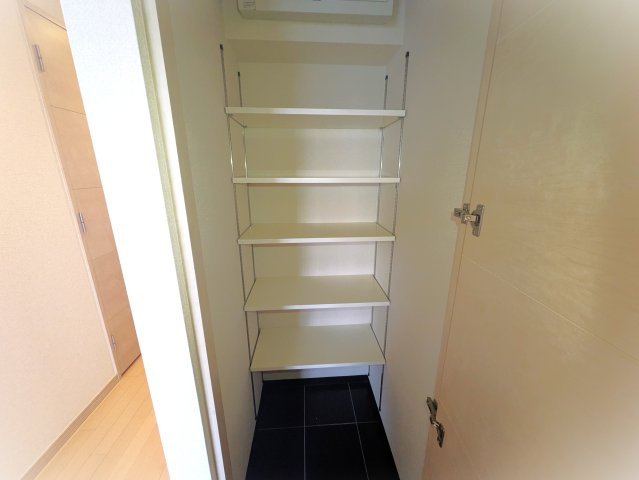 【収納】 | シーズガーデングリーンパティオ | 大きなシューズボックスです。