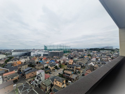 【展望】 | シーズガーデングリーンパティオ | バルコニーからイオンモール川口が見えます。