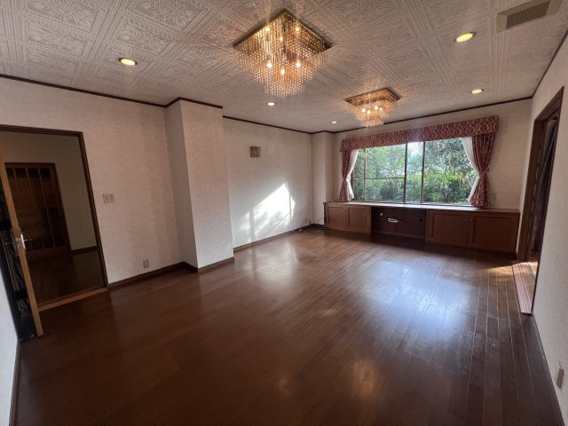 河内長野市古野町中古戸建の居間・リビング|LDK横にこの広さに居間があるのは快適ですね♪