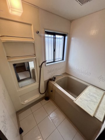 河内長野市古野町中古戸建の浴室|２階にもお風呂があるのは便利ですね♪