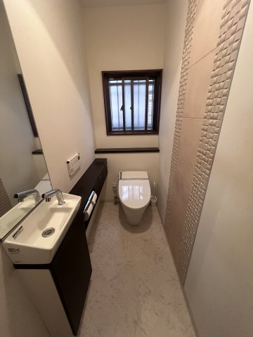 河内長野市古野町中古戸建のトイレ|手洗い器付きのトイレ♪