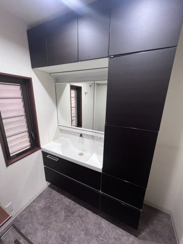 河内長野市古野町中古戸建の独立洗面台|収納も豊富な洗面台♪