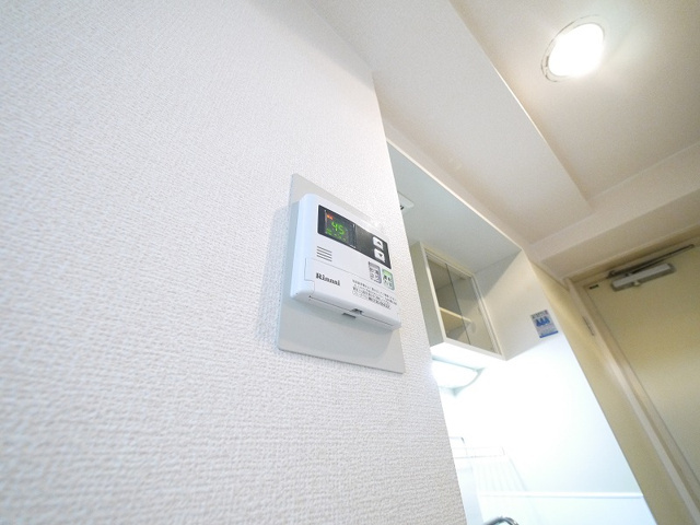 メゾンアンテルナ奈良の設備|給湯機のリモコンです