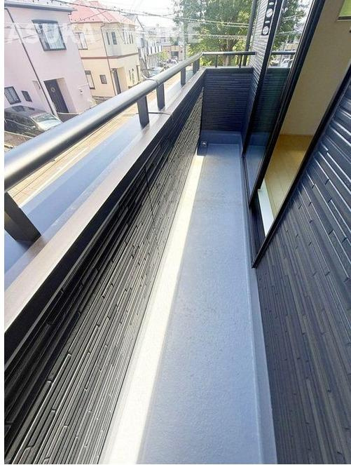 神奈川県横浜市都筑区すみれが丘 戸建のバルコニー|バルコニーからの眺めを楽しみながら食事をしませんか