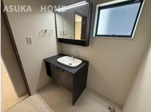 神奈川県横浜市都筑区すみれが丘 戸建の独立洗面台|独立洗面化粧台付き