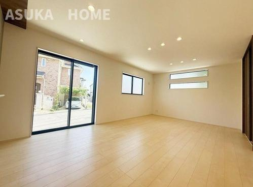 神奈川県横浜市都筑区すみれが丘 戸建の居間・リビング|おしゃれなリビングです