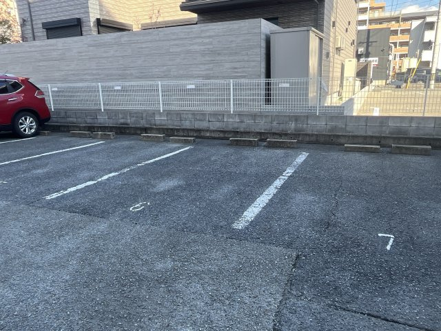 メゾン・ド・アルシュの駐車場