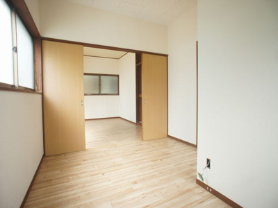 【寝室】 | 千渡貸家 | 清潔感のあるきれいな洋間です♪