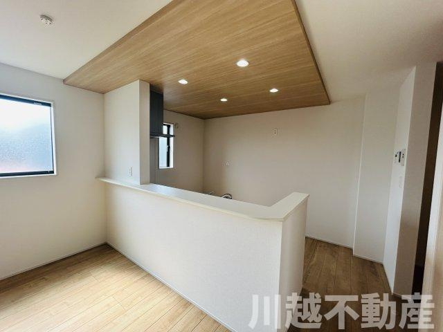 うれしい大容量パントリー付き！のキッチン|店舗前駐車場はのぼりが目印です