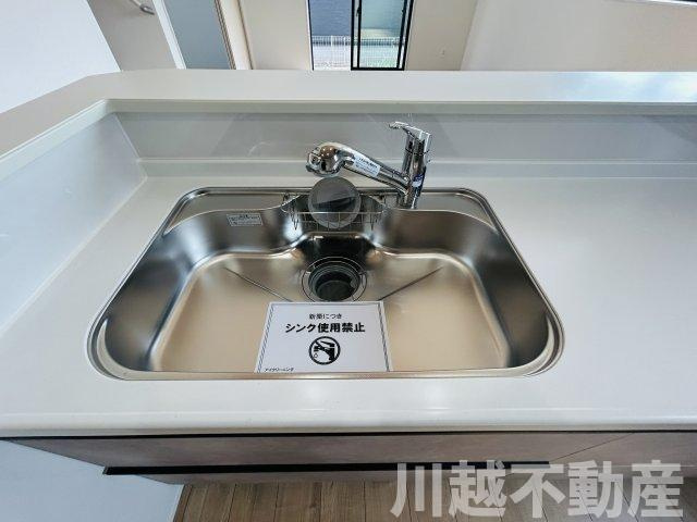 うれしい大容量パントリー付き！のキッチン|キッズスペースございます！ご家族お揃いでご来店ください