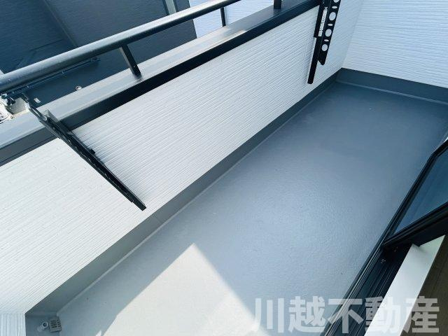 うれしい大容量パントリー付き！のバルコニー|当社で火災保険も取り扱っています