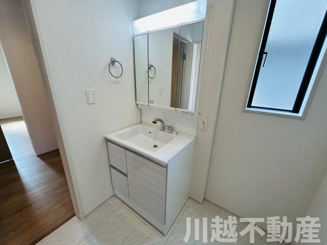 うれしい大容量パントリー付き！の独立洗面台|物件探しから引き渡しまで全てお任せください