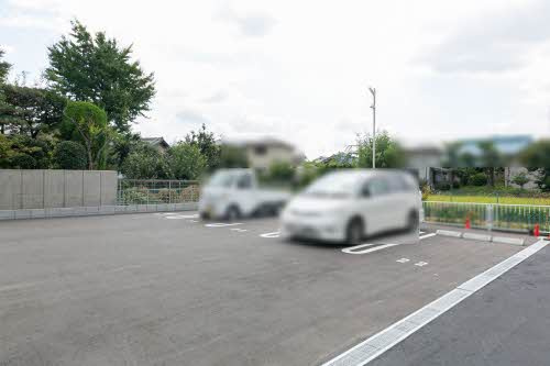 グランド・ソレイユ　B棟の駐車場