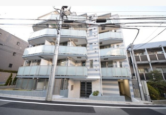 【外観】 | 鉄筋コンクリート造のがっちりとした建物。
