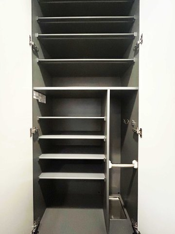 プレサンス広小路通葵の玄関