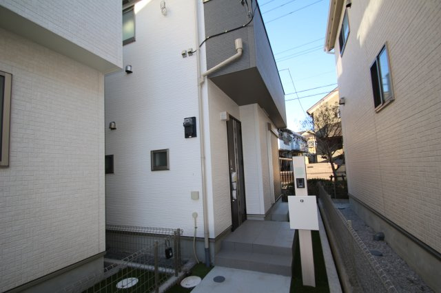 【Heartfull Town】小平美園町3丁目の外観|駅前のショッピングモールは日々のお買い物に便利です。