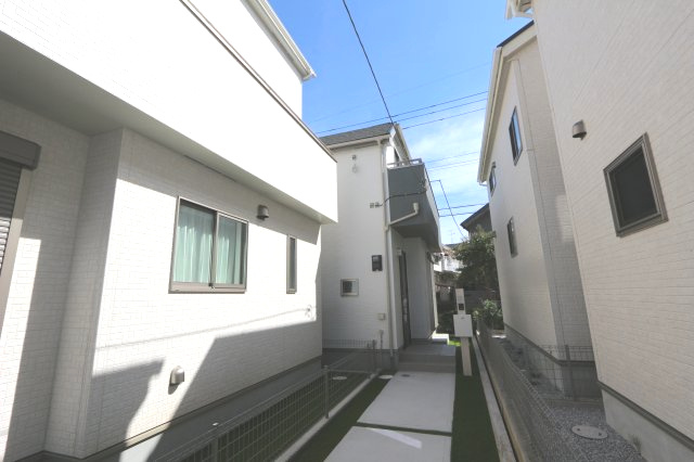 【外観】 | 【Heartfull Town】小平美園町3丁目 | セカンドカーや来客用にうれしい2台分のカースペース有り。※車種による制限有(A号棟)