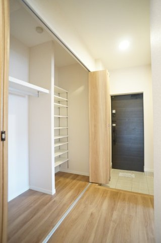 プレスタンテ中葛西Ⅱの内装|玄関ホール収納