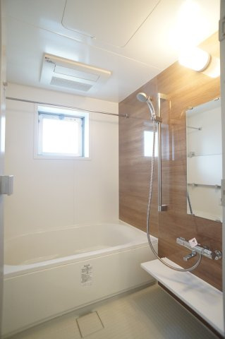 プレスタンテ中葛西Ⅱの浴室|浴室乾燥機付き　