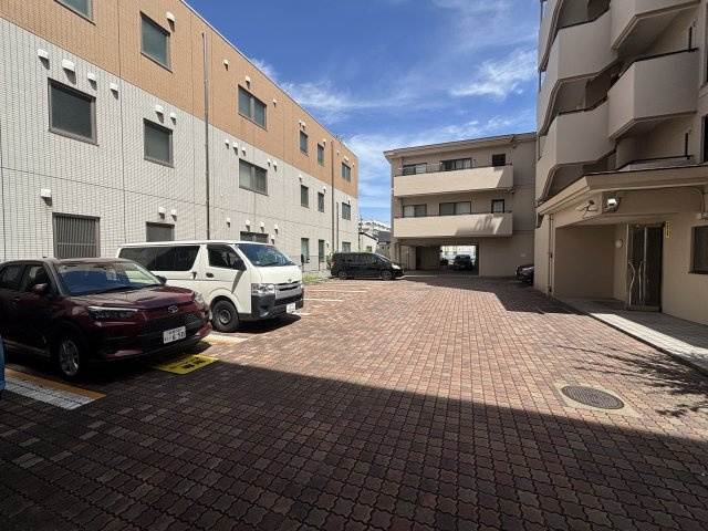 エルプレイス下総中山Ⅱの駐車場