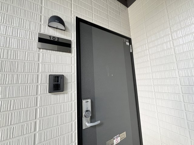 エピナール D棟の玄関