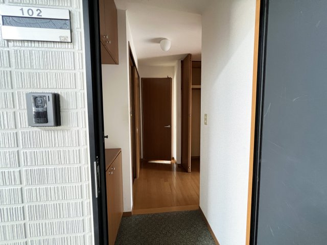 エピナール D棟の玄関