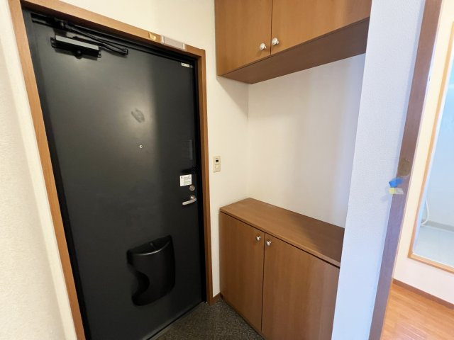 エピナール D棟の玄関