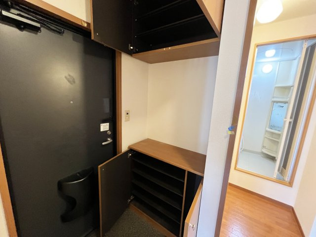 エピナール D棟の玄関