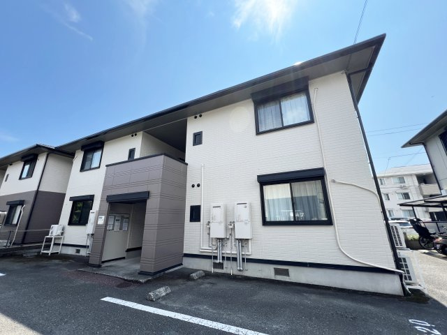 エピナール D棟の外観