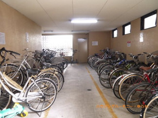 【その他共用部分】 | 建物内に、便利な屋根付き駐輪場有ります。