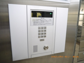 【その他共用部分】 | 安心のオートロック仕様の入り口です。