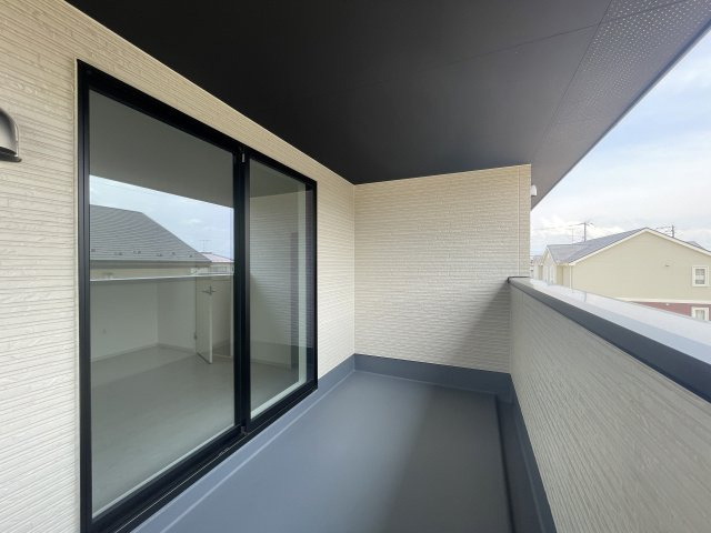 新築戸建・建売　伊達郡桑折町3期　Erde　全2棟のバルコニー|インナーバルコニーは天候に左右されずに、プライベートな空間でくつろぎや洗濯物干しに最適！