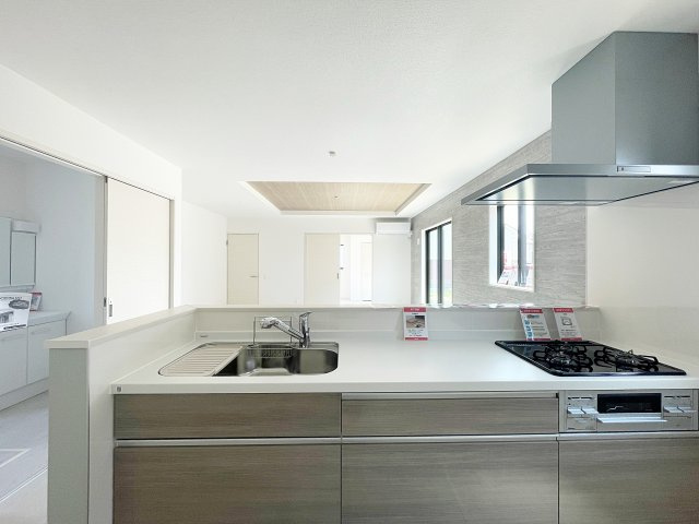 新築戸建・建売　伊達郡桑折町3期　Erde　全2棟のキッチン|人工大理石のキッチンはおしゃれで傷がつきにくい！