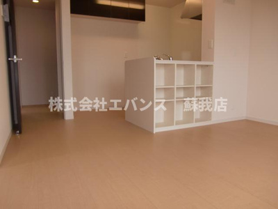 【居間・リビング】 | エターナルセンチュリー伍番館 | ゆったりとした居間です