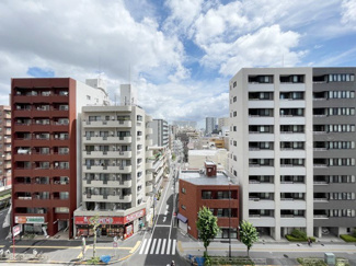 【展望】 | 眼前に広がる空の雄大さと、このお部屋の自慢の一つである「眺望」をご覧ください。毎日、この景色を独り占めできる新生活に夢が広がります。～即日のご見学可能～　お問合せはお気軽にどうぞ。