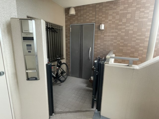 フォルテコート松山南の玄関